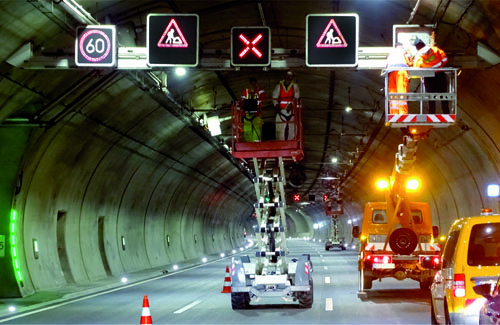 Montagearbeiten im Tunnel Jagdberg